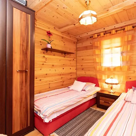 In Mit Terrasse Und Garten By Interhome רוסינובו