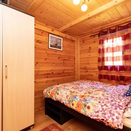 In Mit Terrasse Und Garten By Interhome בית נופש רוסינובו