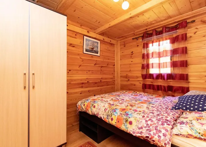 In Mit Terrasse Und Garten By Interhome בית נופש רוסינובו