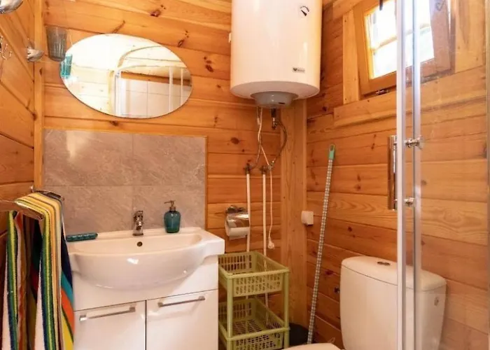 In Mit Terrasse Und Garten By Interhome בית נופש רוסינובו